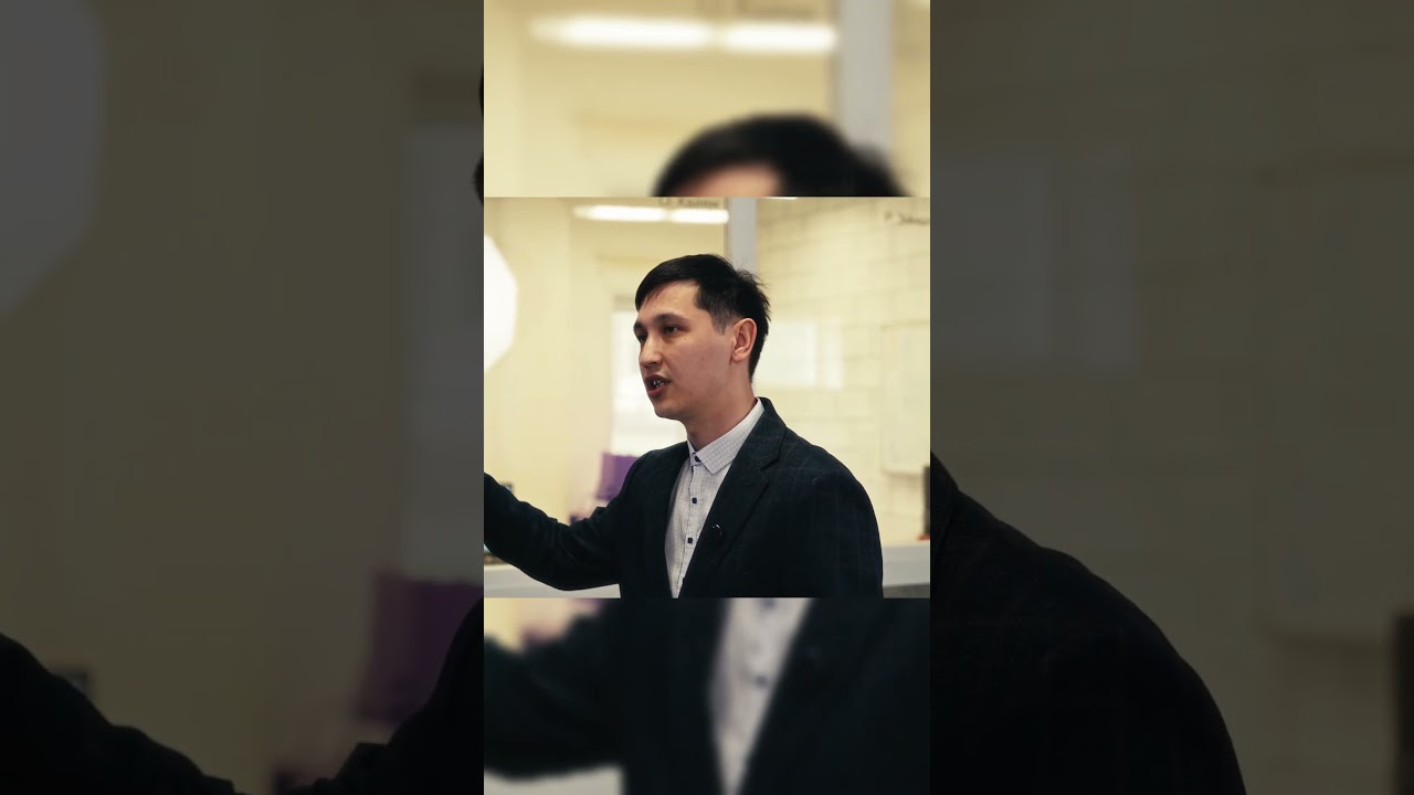 Если вам в окно светит наружная реклама, то её либо плохо настроили, либо заказали не в Экраниуме