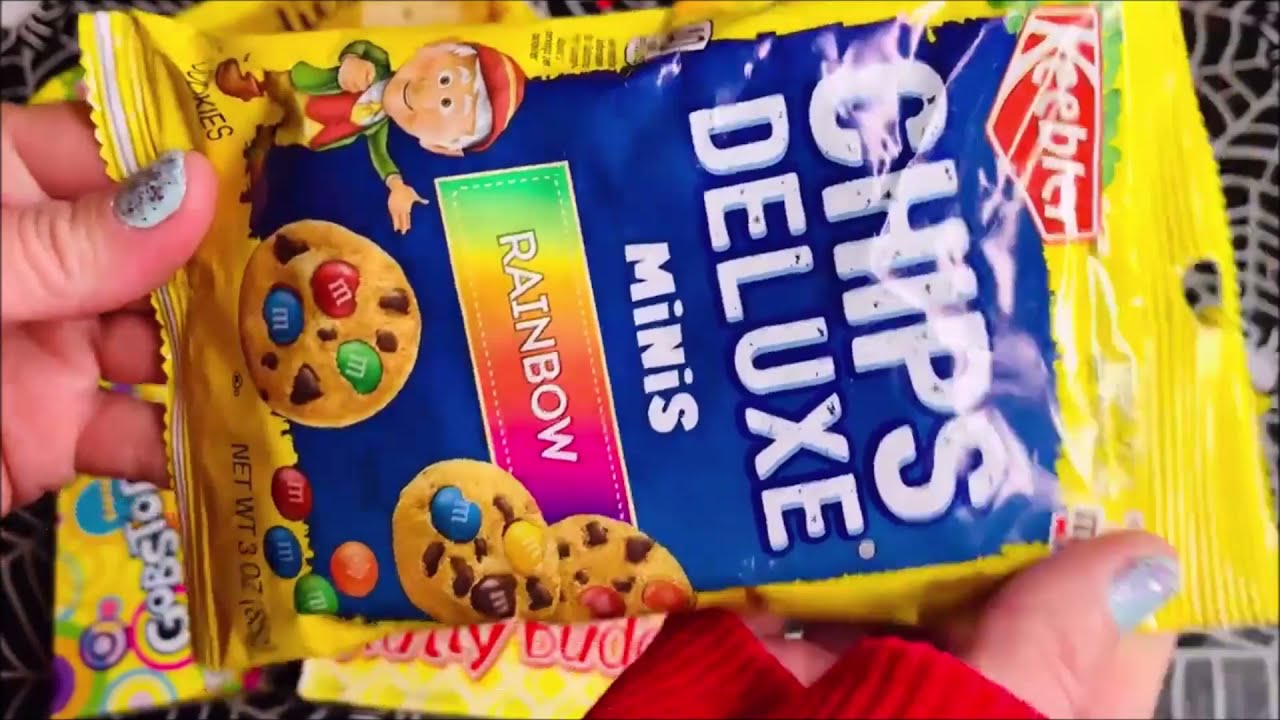 Opening Keebler Chips Deluxe Minis Rainbow M&M"S Cookies from Five