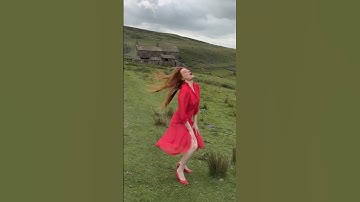 Florence + The Machine - Shaking my gold like a tambourine #shorts #florence