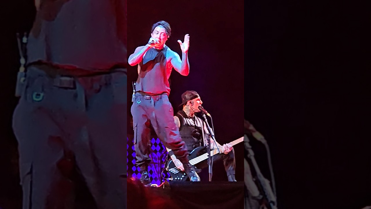 Falling In Reverse - Trigger Warning Live - Tampa FL🤘 #fallinginreverse #ronnieradke auf YouTube ansehen Falling In Reverse - Trigger Warning Live - Tampa FL🤘 #fallinginreverse #ronnieradke auf YouTube ansehen