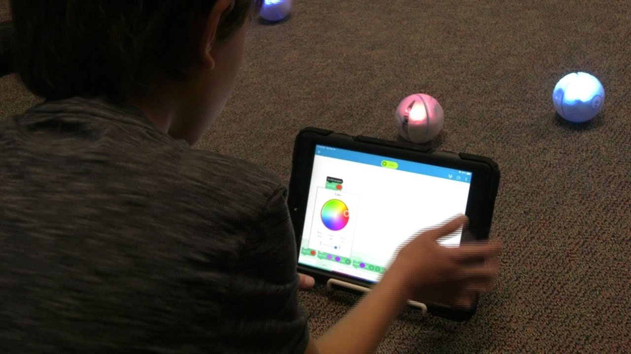 Noble Elementary Students Use Virtual Reality to Go on Field Trips