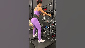 2  agachamento sumo máquina