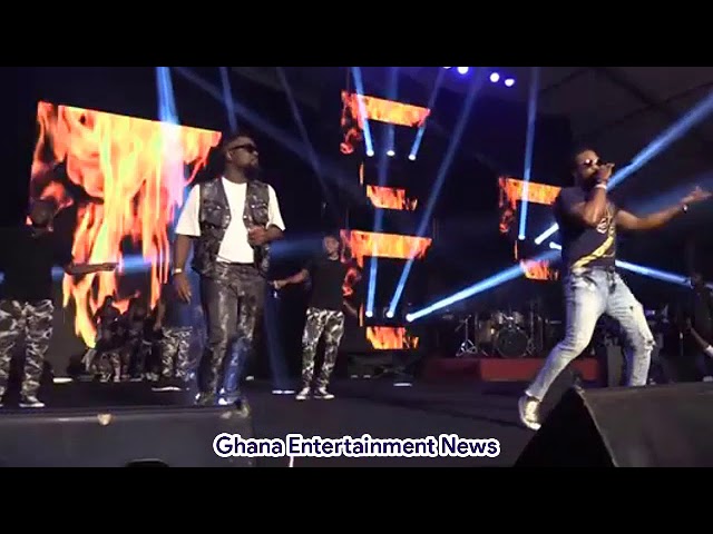 Fans go crazy as Sarkodie performs 'Ofeetso' at Rapperhloic 2019 with Prince Bright(Buk Bak)