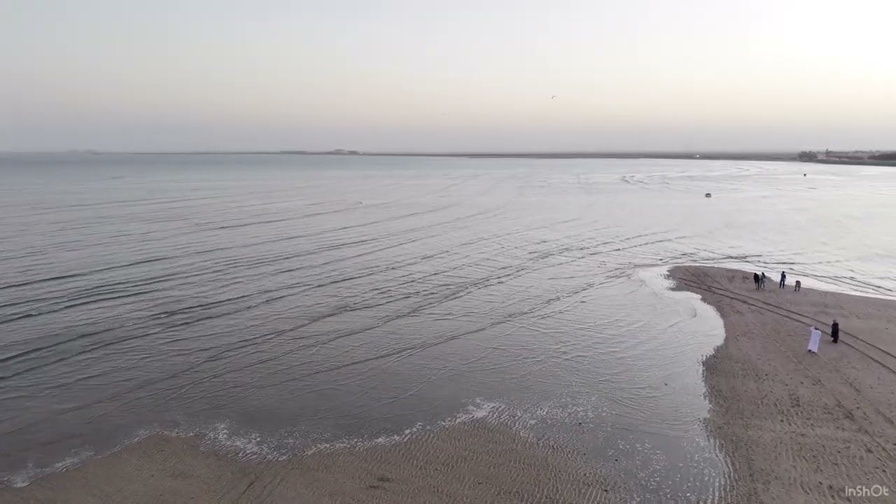 غرق سيارة في شاطئ السوادي -A car sank in Al-Sawadi beach