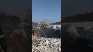 Unsuccessful Pipeline Installation Leads to a Lifting Machine Collapse