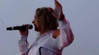 Daniela Alfinito - Geh dorthin wo der Teufel wohnt
