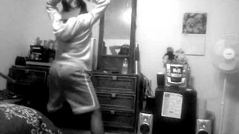 LMFAO! whu said lil chan cant twerk..baddest twerker in tha nation lmfao ..watch..like..comment