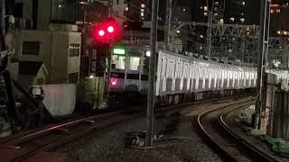 私鉄。東武鉄道、10000系８両固定編成。11801Ｆ。とうきょうスカイツリー駅（下り北千住、春日部、南栗橋、館林方面ホーム）から発車。2023年、令和５年、11月16日撮影。