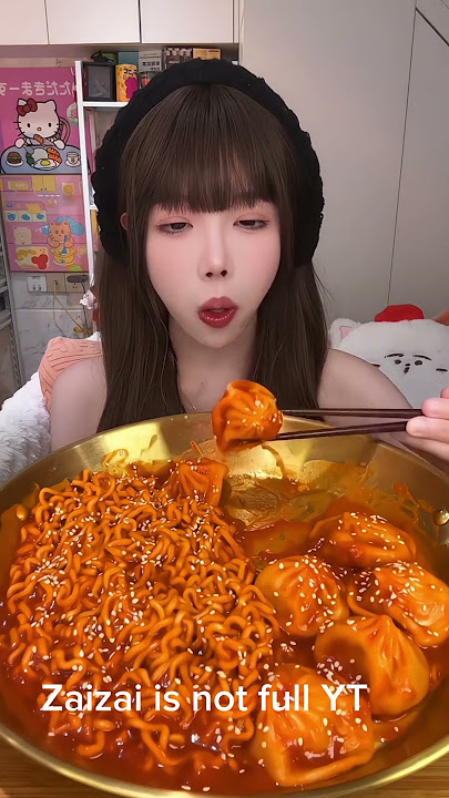 Juicy soup dumplings with spicy turkeyNoodles #xiaolongbao #turkey noodles #spicy # eatbang