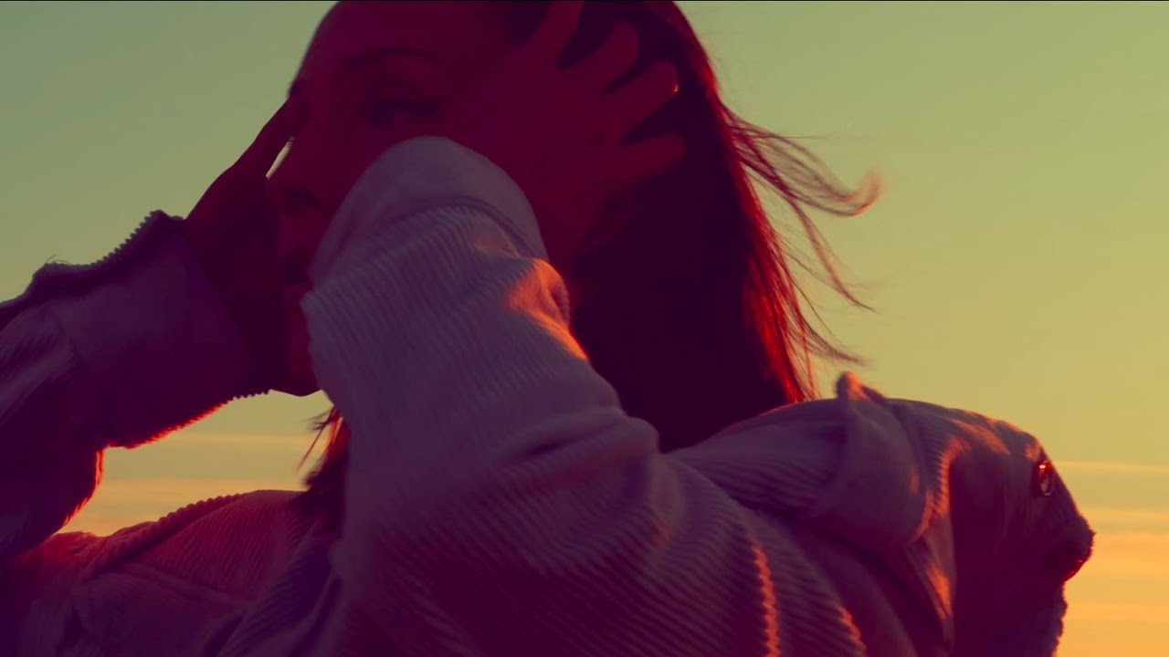 Allysandra - Krossat glas (Lyric Video)