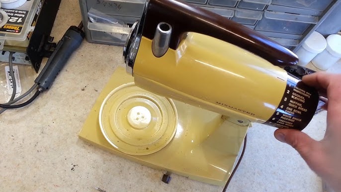 Sunbeam Mixmaster Love — A 1986 model 01096 Sunbeam Deluxe