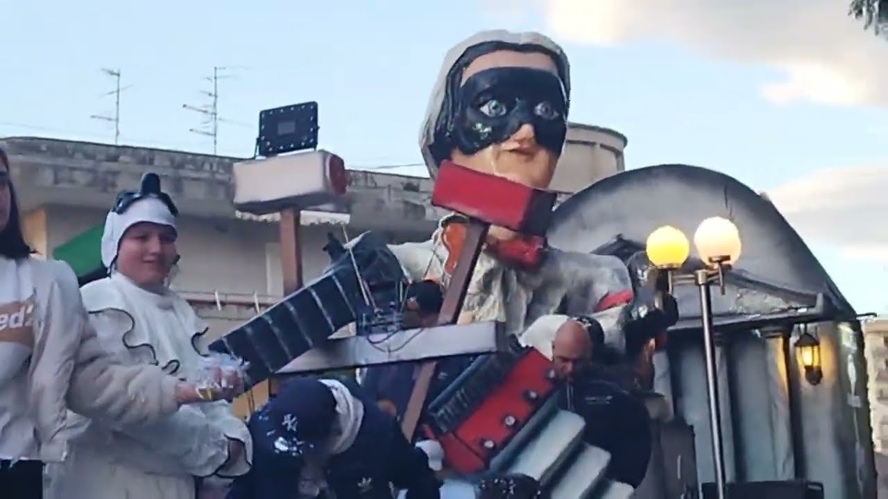 Carnevale di acerra 2024 sfilata dei carri