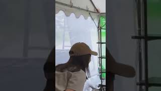 射的を楽しむ橋本奈々未