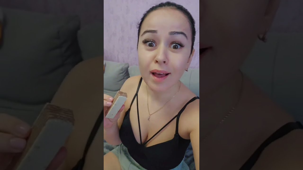 Ассистентка Владка неумело втирает в кожу смазку Ассистентка Владка неумело втирает в кожу смазку