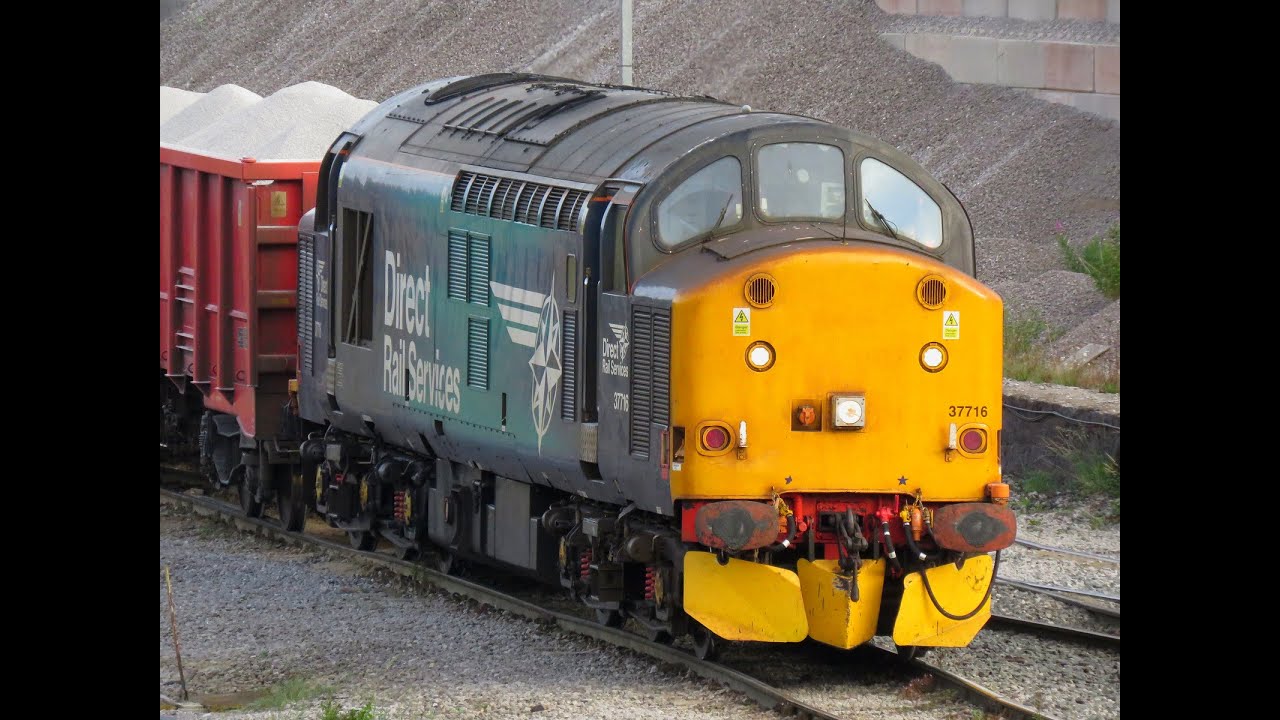 CLASS 37 37716 POWER THRASH PUSHBACK ACTION AT PEAK FOREST 26/08/2022
