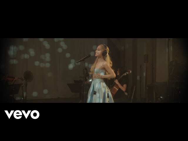 Ariana Grande - Daydreamin' (Live from London) class=