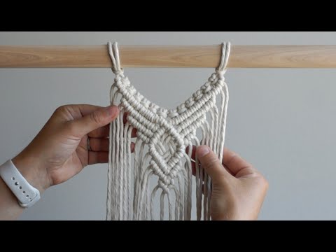 diy-macrame-tutorial:-centre-wall-hanging-pattern-using-double-half-hitch-knots!