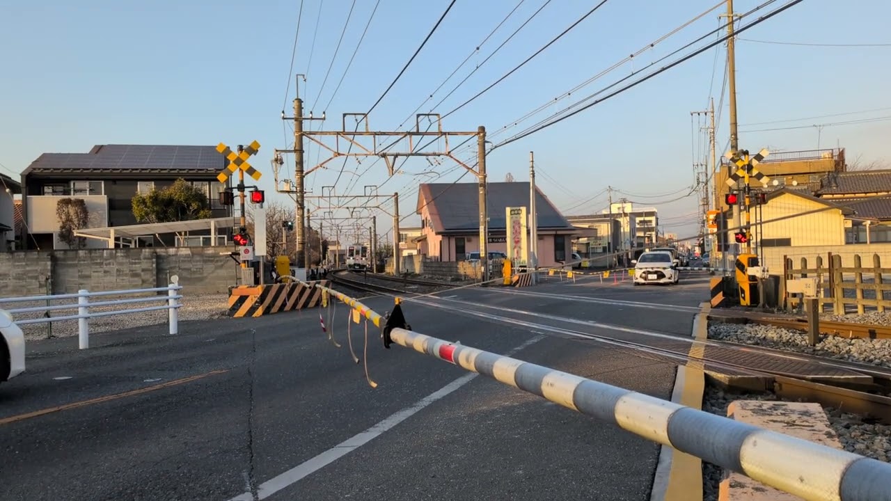 東武鉄道さのまるっと♥とれいん(撮影地 伊勢崎線第298号踏切道)