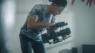 Sony A7SIII Anamorphic Fitness Video // Behind The Scenes
Had a ton of fun shooting this project for my friend Ant. Here is a long video of just raw BTS footage from this shoot. Hope you enjoy!
My Gear:
Sony A7SIII - https://geni.us/A7SIII-MacO
Sony A7III - https://geni.us/A7III-Maco
Sony 20mm - https://geni.us/Sony20lens
Sigma 35mm - https://geni.us/Sigma35-MacO
Sigma 24-70mm - https://geni.us/Sigma24-70-MacO
Sigma 105mm - https://geni.us/Sigma105-MacO
Shotgun Mic - https://geni.us/SonyECM-B1M
SD Cards - https://geni.us/AnglebirdSDCard
My Gimbal - https://geni.us/ZCrane2S
Favorite Filter - https://geni.us/TiffenBProMist
ND Filter - https://geni.us/TiffenVND
The BEST place to buy Z Cams + Accessories:
https://www.soltyscameras.com/?ref=c6let0kafg
Z Cam F6 - https://geni.us/ZCamF6
Godox SL200 - https://geni.us/GodoxSL200
Godox SZ150R - https://geni.us/SZ150R
Godox RGB Stick - https://geni.us/RGBLightStick
Godox SL60 - https://geni.us/GodoxSL60W
Softbox - https://geni.us/GodoxSoftbox
Follow me!
Instagram.com/MacOlink Sony A7SIII Anamorphic Fitness Video // Behind The Scenes