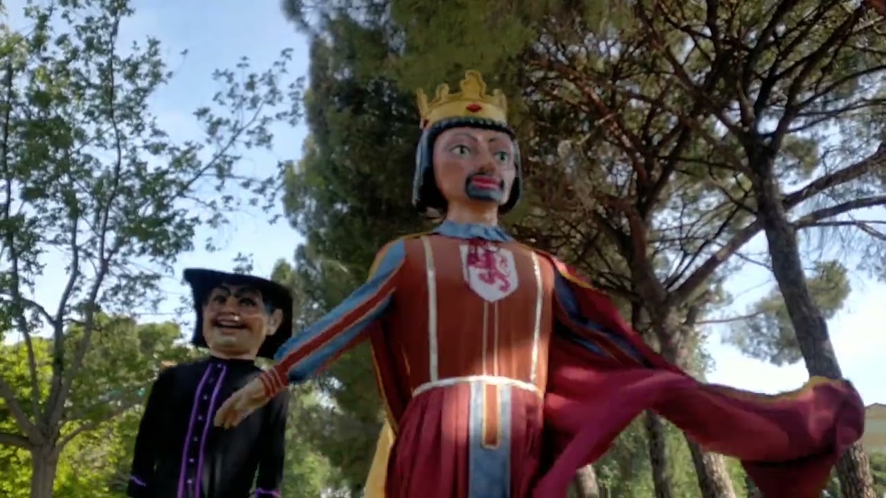 Gigantes y cabezudos Alcalá de Henares 2023 fiestas del distrito III CAP 1