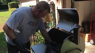 How to Clean Your TRAEGER GRILL... in 5 minutes!