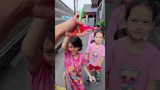 Papa Aqilla bagi bagi permen viral #shorts