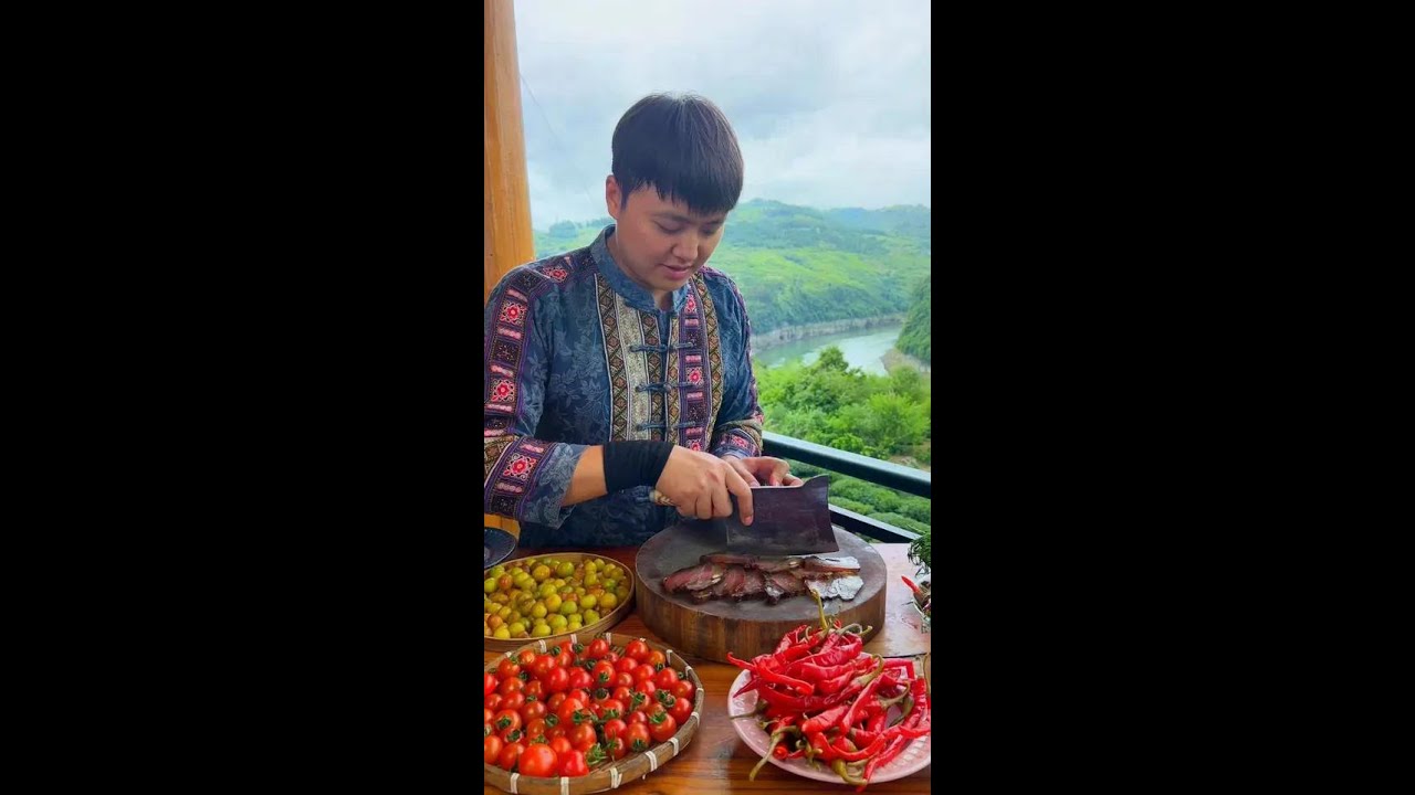 Enjoy the smoky and roasted bacon, let your taste buds travel to your hometown!