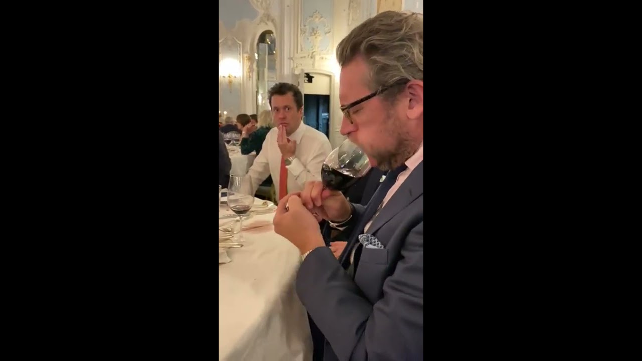 Expert Sommelier Technique