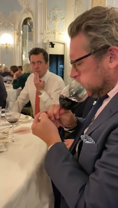 Expert sommelier technique