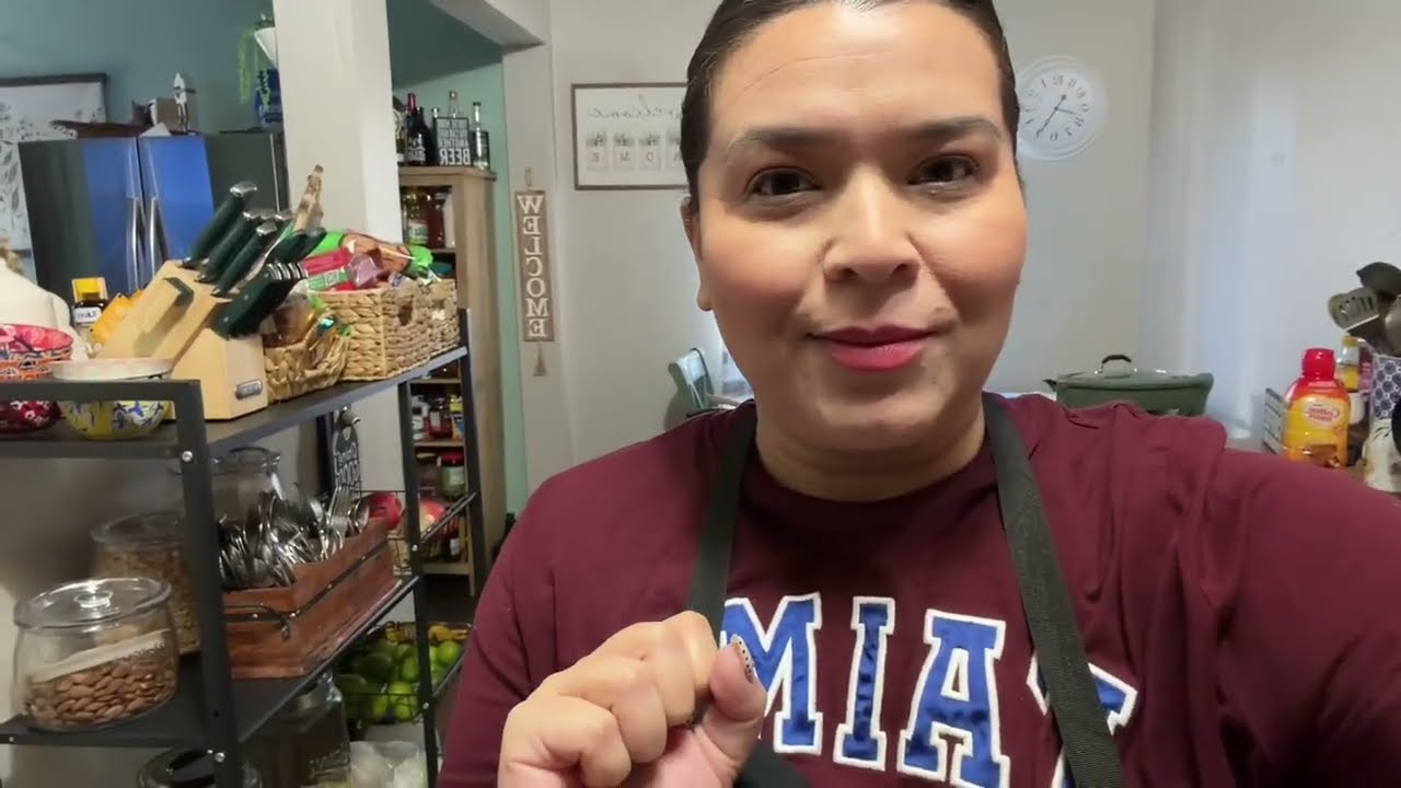 Desayuno fácil y muy rico 😋 huevo en salsa roja 