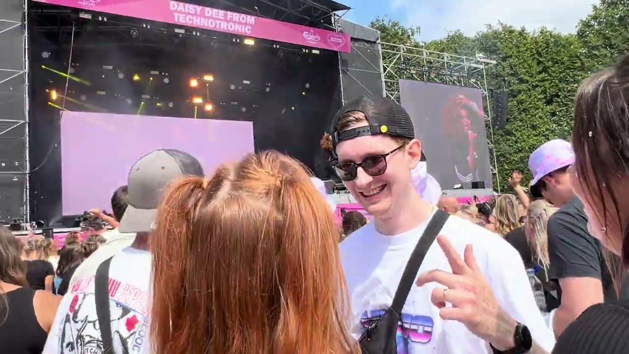 9: 90 Tals Festivalen i Malmö 2025 - daisy dee from technotronic ”Pump Up The Jam”