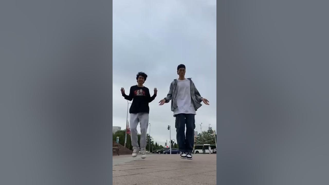 Maroon 5 - Moves Like Jagger tiktok dance Maroon 5 - Moves Like Jagger tiktok dance