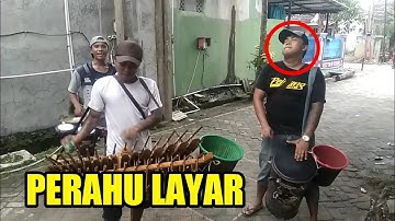 Perahu layar - Pengamen angklung jalanan