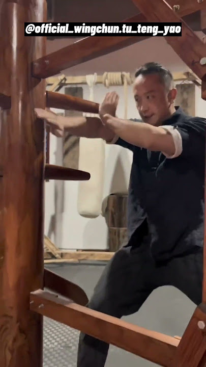 Mind-Blowing Mastery: Incredible Wooden Dummy Demo Showcasing Martial Arts Prowess - Tu Tengyao