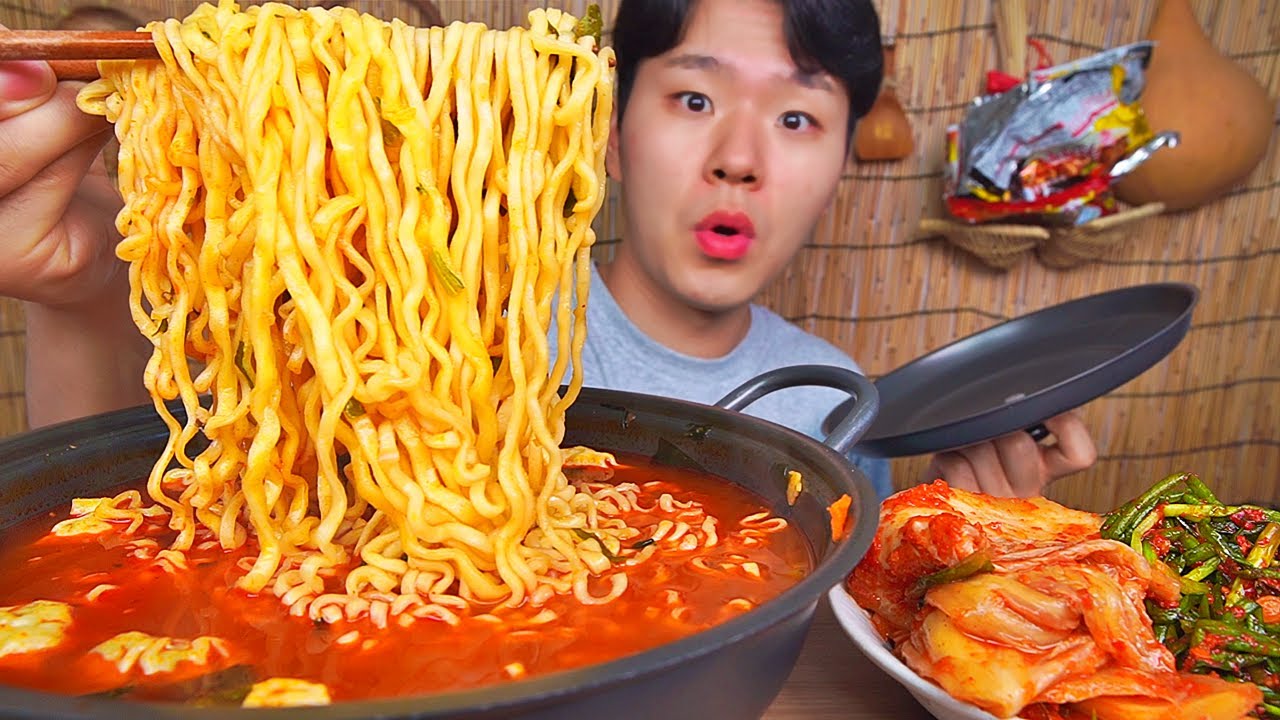 불구리짬뽕 만두 사리 넣고 배추김치 파김치. BULGURIJJAMPPONG DUMPLING KIMCHI KOREAN FOOD ASMR MUKBANG.