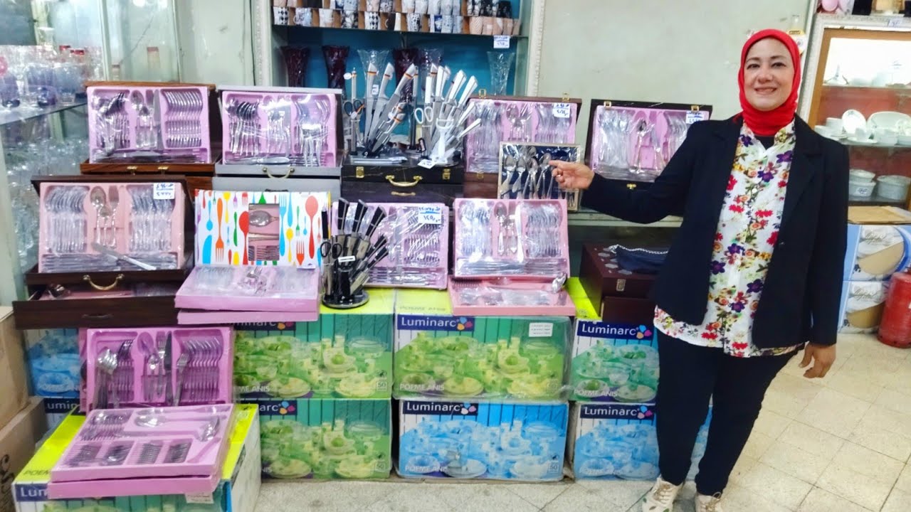 الفيديو ده فيه اطقم بيركس وأطقم توزيع ومعالق استانلس وأطقم بهارات وأطقم شاى وأطباق وماجات ابوحمده🥰🥳🤪