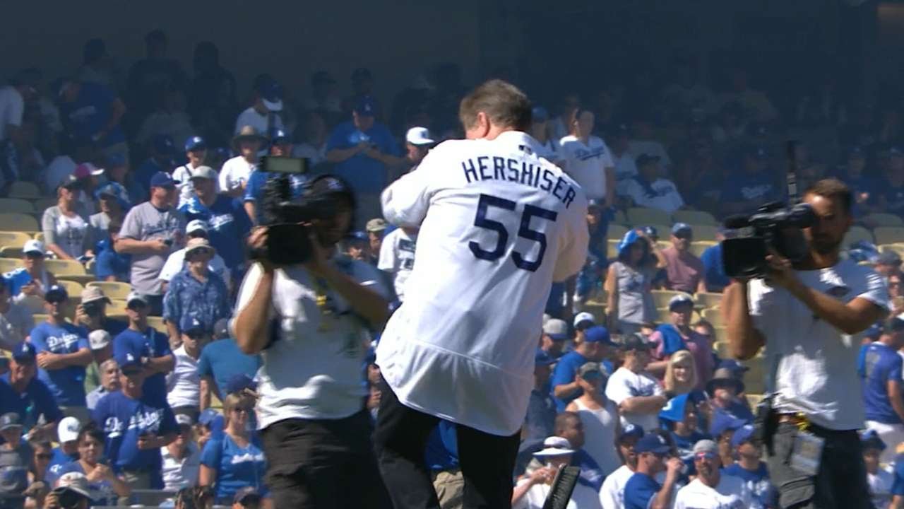 Orel Hershiser ⚾️➡️ Steve Sax. - Los Angeles Dodgers