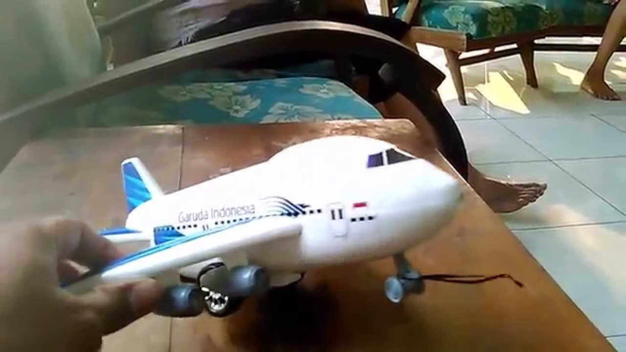 video mainan  pesawat  garuda  indonesia  vs lion air YouTube