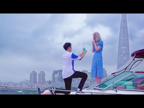 SURPRISE PROPOSAL ON HAN RIVER Korea