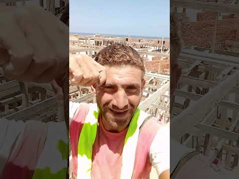 الحمد لله طول ما احنا واقفين على رجلينا لنبص لحد ولا بنقول لحد يدينا