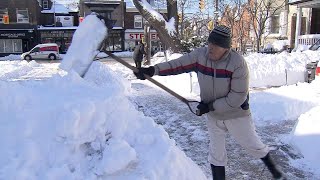 Toronto digs out from biggest single day snowfall in decade