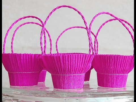 Easy basket for sweets (crepe paper and recycle plastic glass). Great ideas for Christmas treats