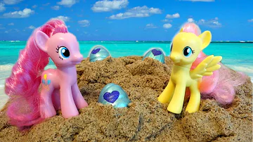 My Little Pony Beach Vacation Hunting for Sea Shells! | Mommy Etc
