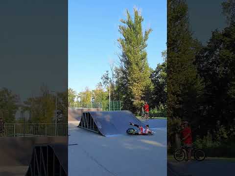 Жёстко упал в скейт-парке!!😬 #bmx #бмх #мтб