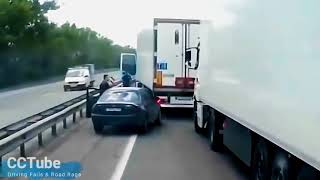 Road Rage - 3 russian truckdriver vs Idiot ( best teamplayer ever!)