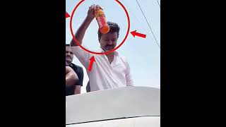 Dekho cameraman Apne Hath Me nukile chij pahan kar Gala kaatne ki acting kar rahe hain#shorts