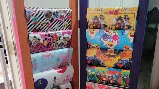 Recicla y has tu propio mueble exhibidor para papel de regalo.