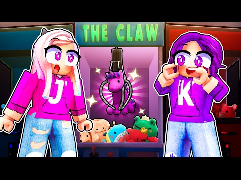 We Won Prizes out of Claw Machines! | Roblox
