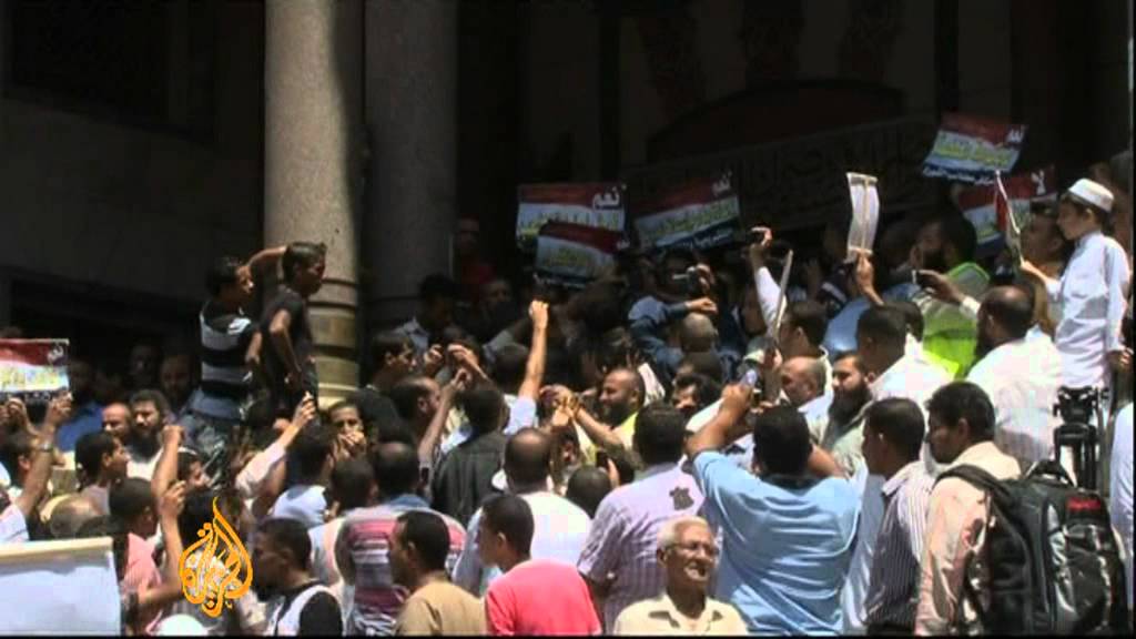 المصريون منقسمون حول المستقبل السياسي