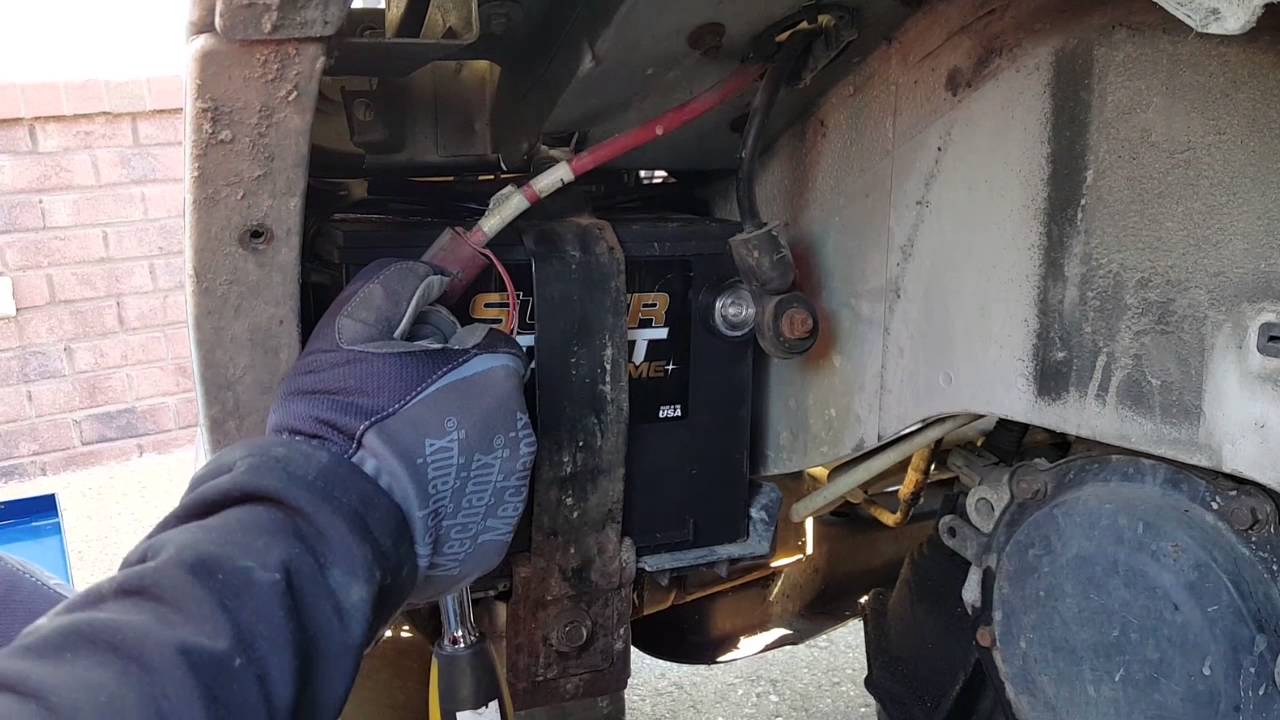 How to change battery on a 2000 Chrysler Sebring - EASY!! - YouTube